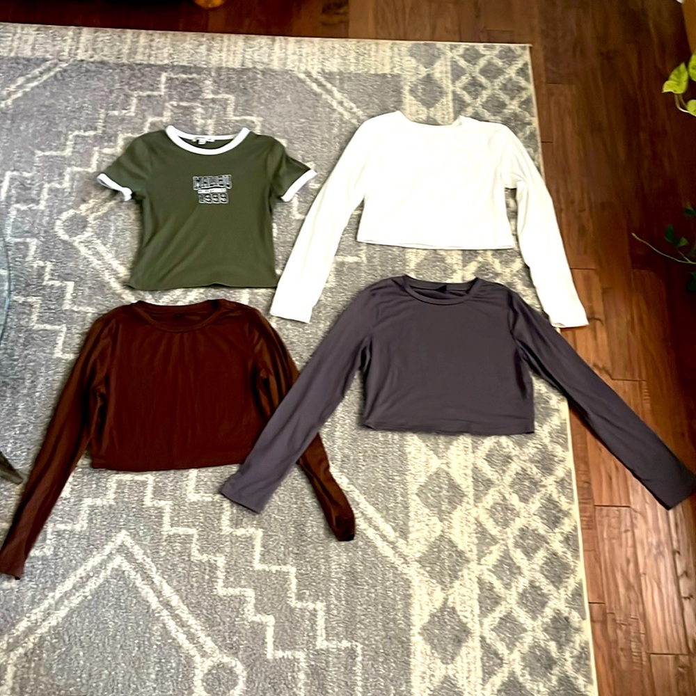 Selling four crop top shirts!